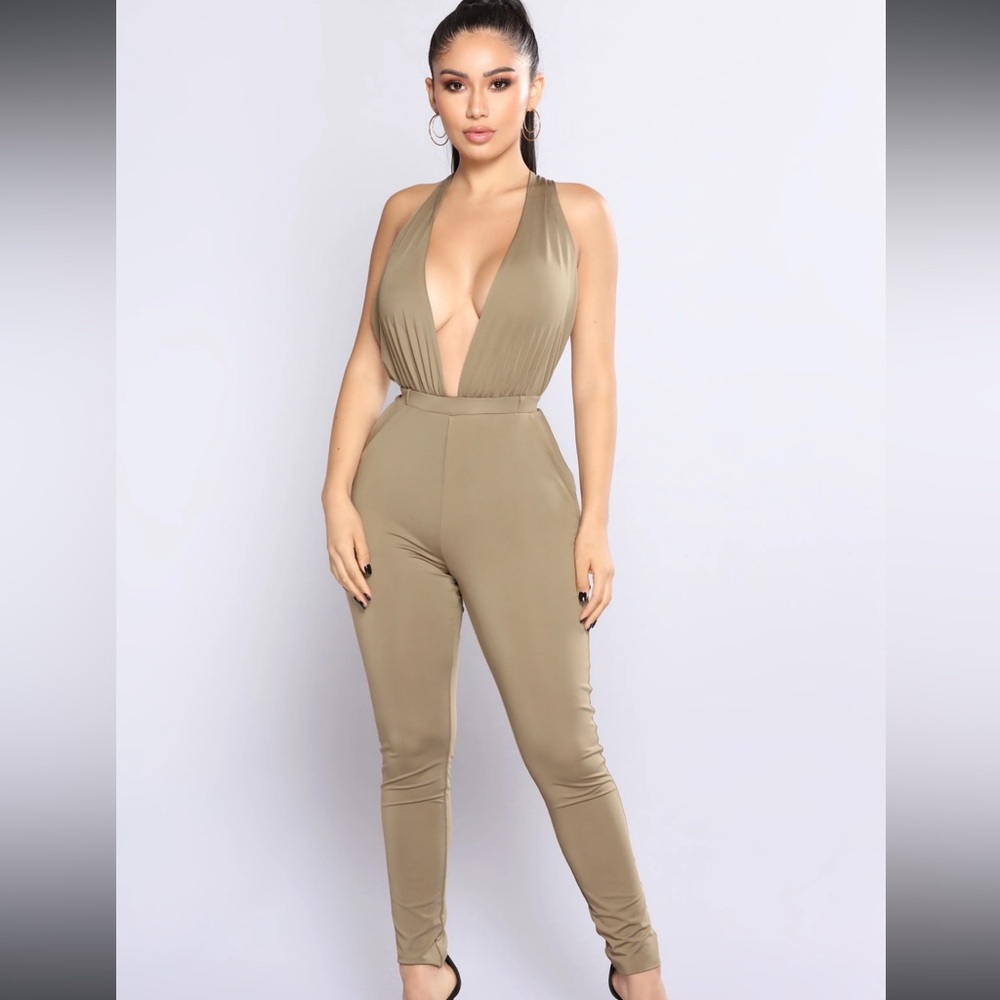 ***BLACK*** Fashion Nova Quit Playin Halter Jumpsuit *Color BLACK*